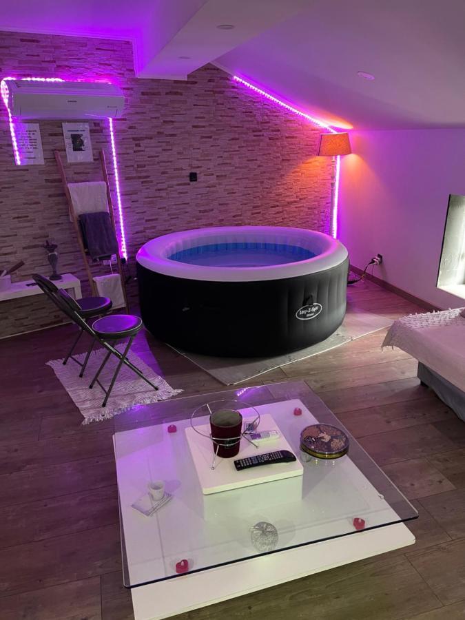 Love'Room Trebes Bagian luar foto