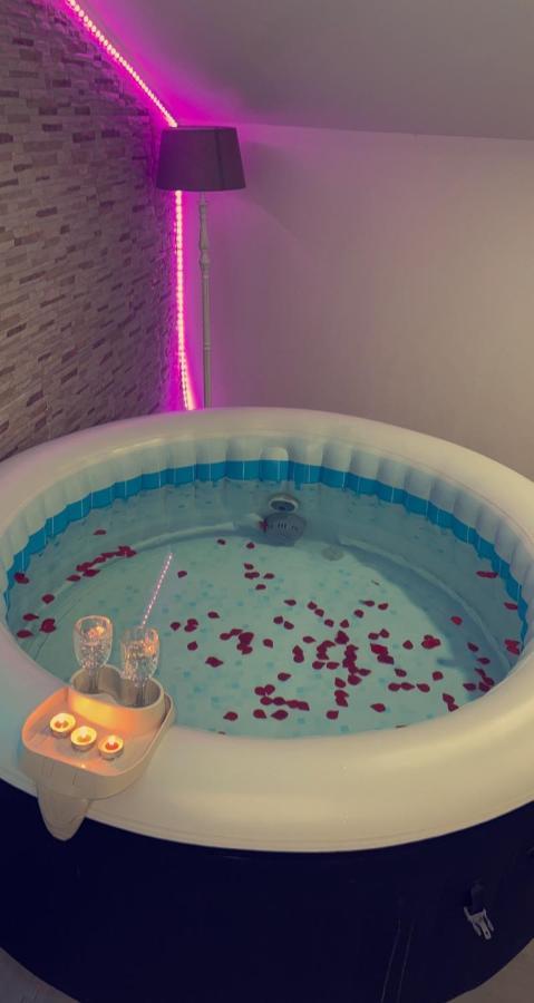 Love'Room Trebes Bagian luar foto