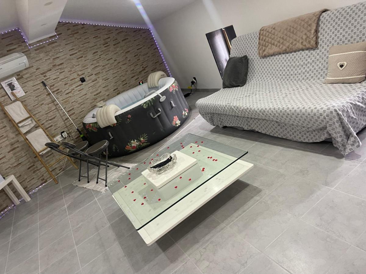 Love'Room Trebes Bagian luar foto